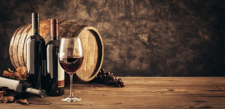 OPCs, Resveratrol und Rotwein Hat Resveratrol etwas mit den günstigen Wirkungen von Rotwein zu tun? Ganz klares NEIN! Absolut nicht. Wenn Sie den gesundheitlichen Nutzen von Resveratrol genießen wollen, müssen Sie Dosierungen anwenden, die mit dem Trinken von Rotwein nicht erreicht werden können. Sie müssten 1000 oder mehr Flaschen Rotwein am Tag trinken.
